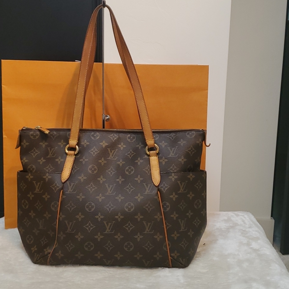 Louis Vuitton Monogram Totally MM